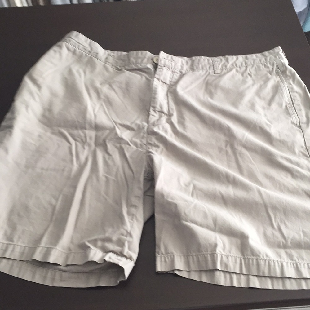 Vineyard Vines men’s shorts size 42